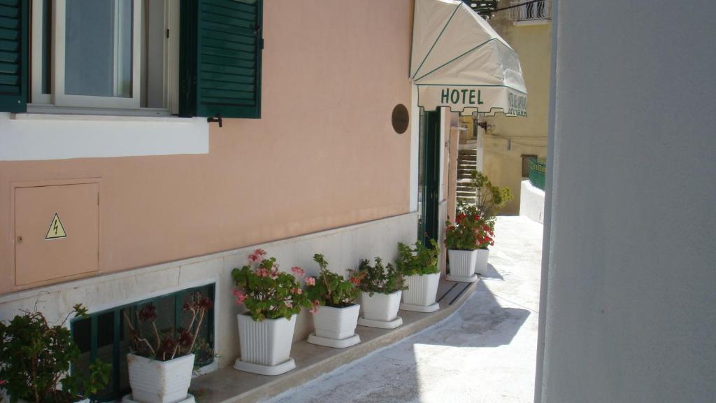 Hotel Del Capitano Понца Екстериор снимка