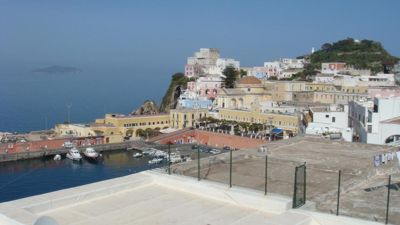 Hotel Del Capitano Понца Стая снимка